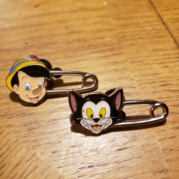 Disney Other - Pinocchio & Figaro safety pins trading pins.